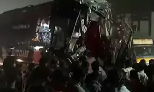 road accident, bus,  three people died,  telangana
