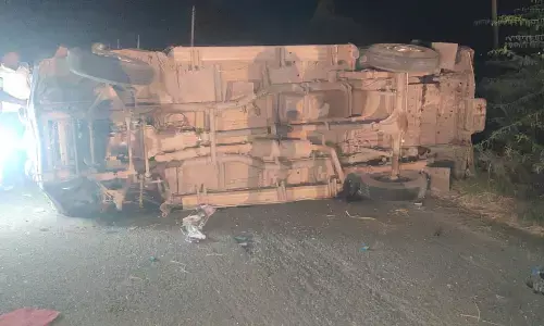 road accident, ten people died, truck, karnataka