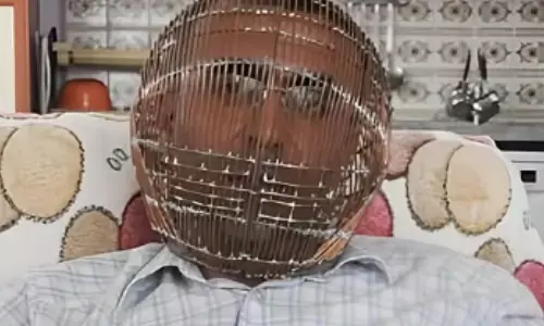 turkish man, cage, strange conditions,  quit smoking