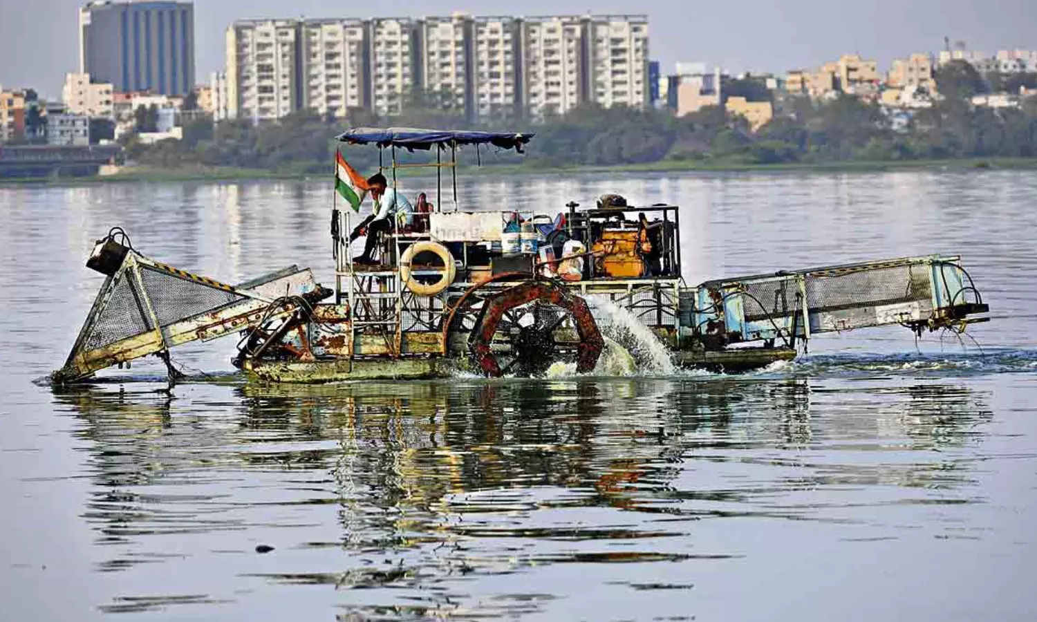 fire accident, boats, firecrackers, hussain sagar