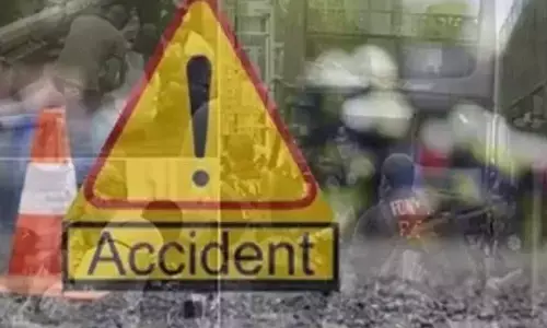accident, bus, car,  hyderabad-vijayawada highway