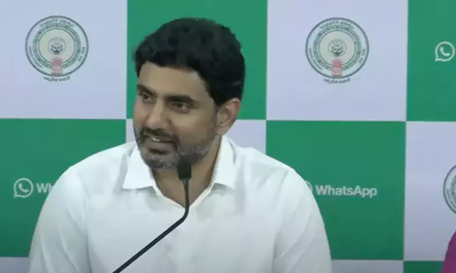 ఏపీలో వాట్సాప్ గవర్నెన్స్ సేవలను ప్రారంభించిన లోకేష్ ఏపీలో వాట్సాప్ గవర్నెన్స్ సేవలను ప్రారంభించిన లోకేష్