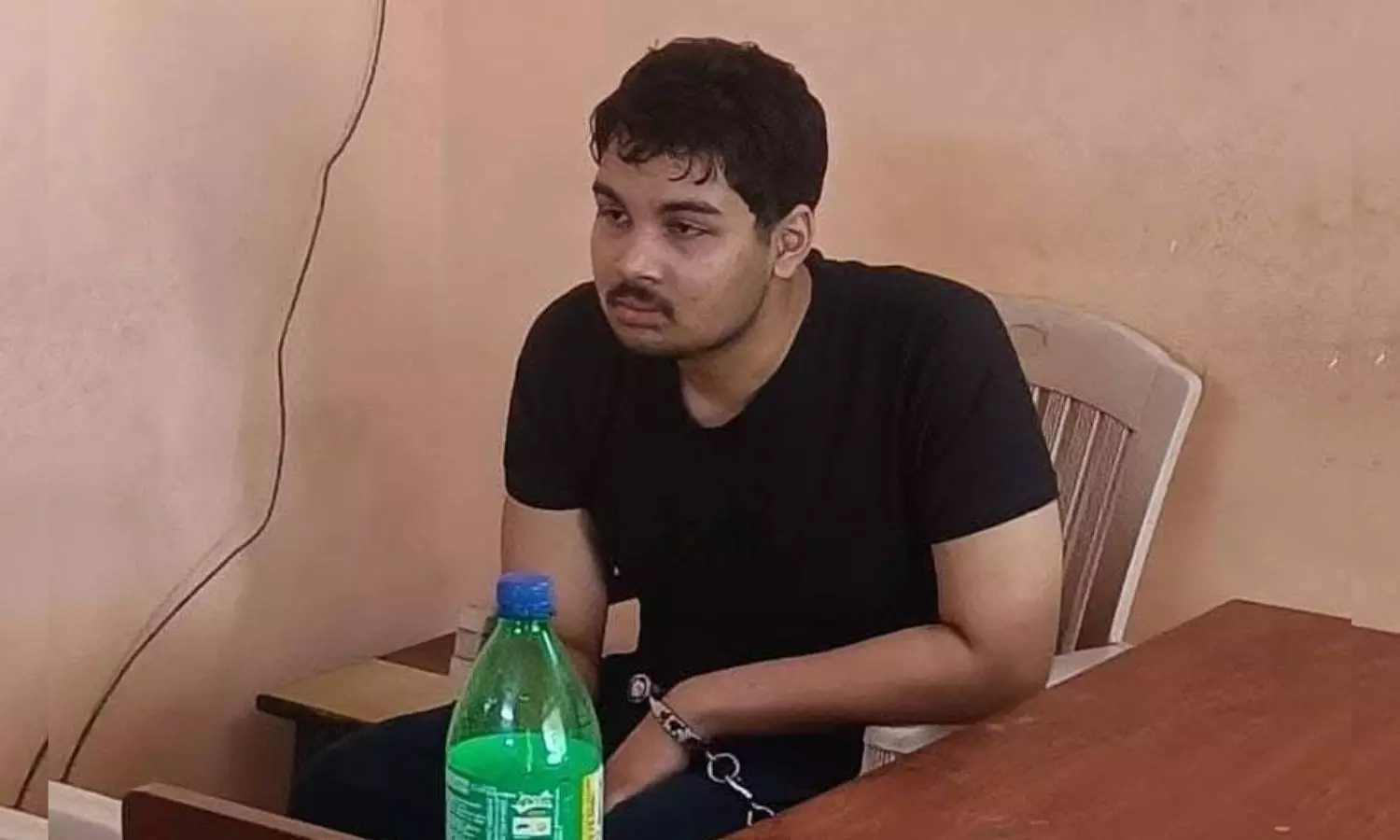 ఆన్ లైన్ గేమ్స్ వద్దని వారించిన తల్లిని కత్తితో నరికి చంపిన కొడుకు ..!