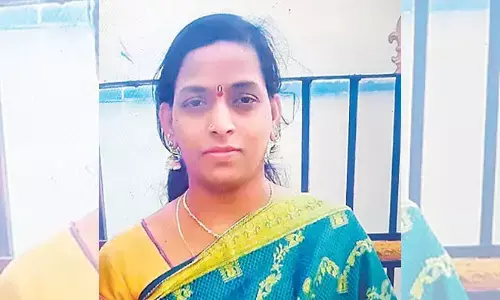 Sisters spent 9 days with their mothers body