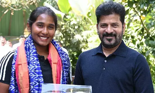 revanth reddy, one crore,  gondadi trisha, cricketer