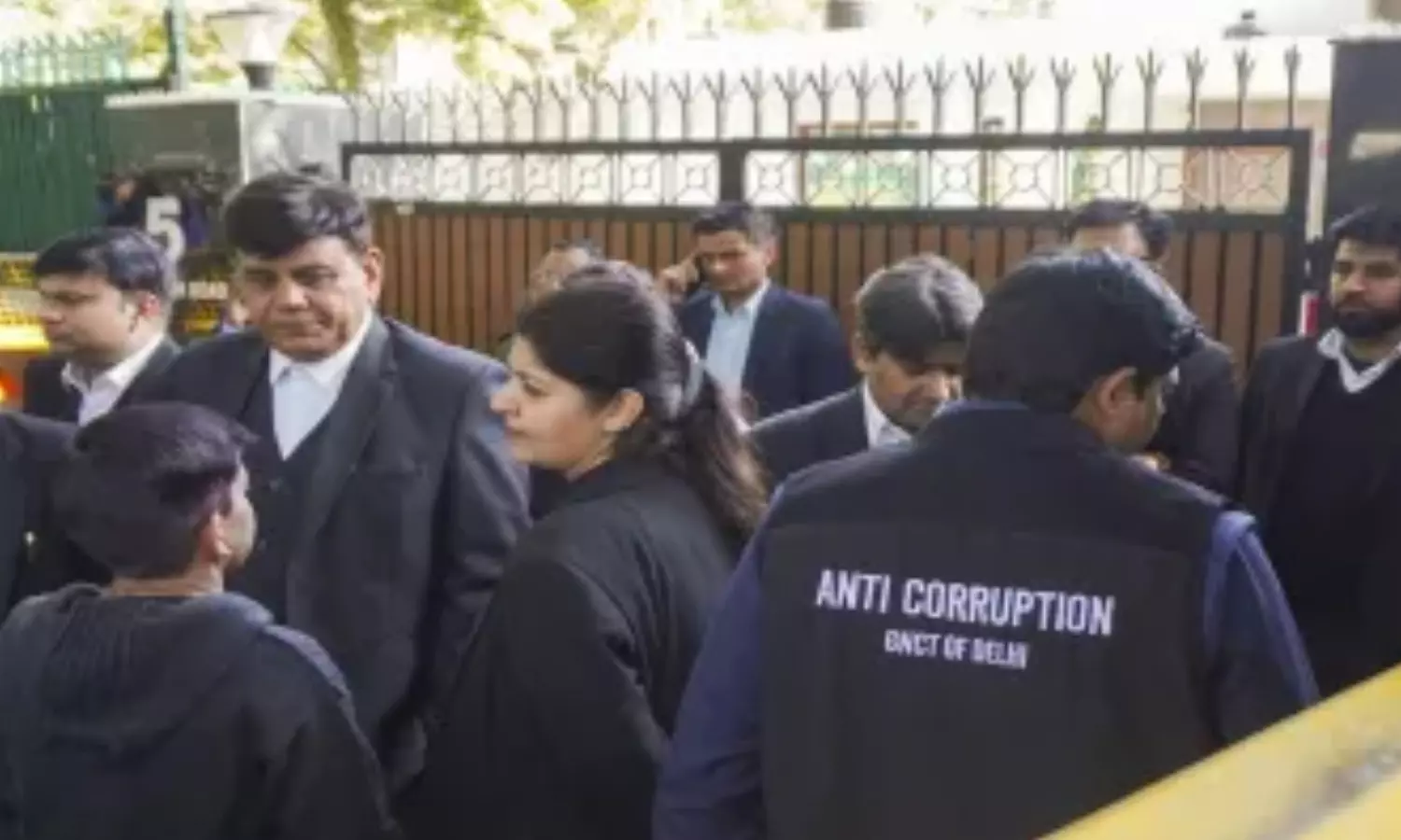 acb officials, arvind kejriwals house, ex chief minister, delhi