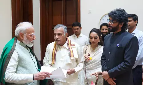 akkineni nagarjuna, cine hero, met narendra modi, prime minister