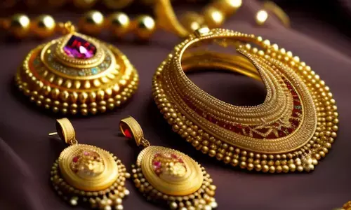 Gold And Silver: కాస్త తగ్గిన బంగారం