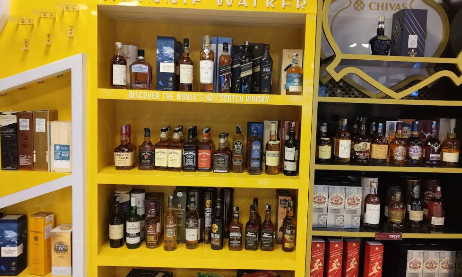 మందు బాబులకు షాకిచ్చిన ఏపీ, తెలంగాణ ప్రభుత్వాలు