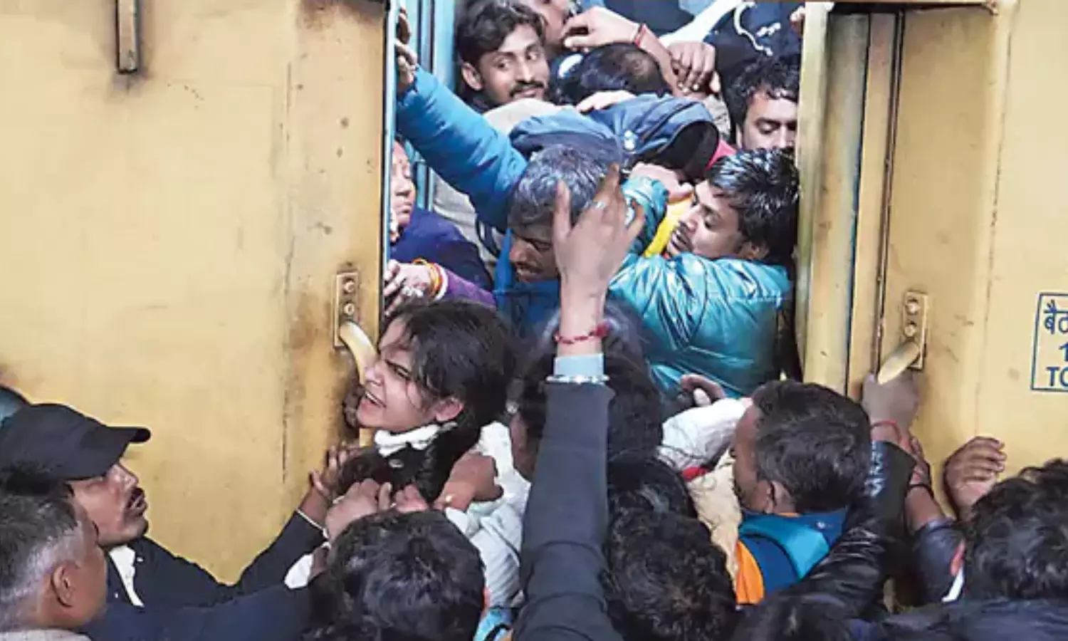 deaths,  details, stampede, delhi railway station