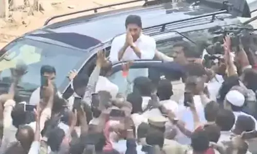 ys jagan, ysrcp chief, mulakath, vallabhaneni vamsi