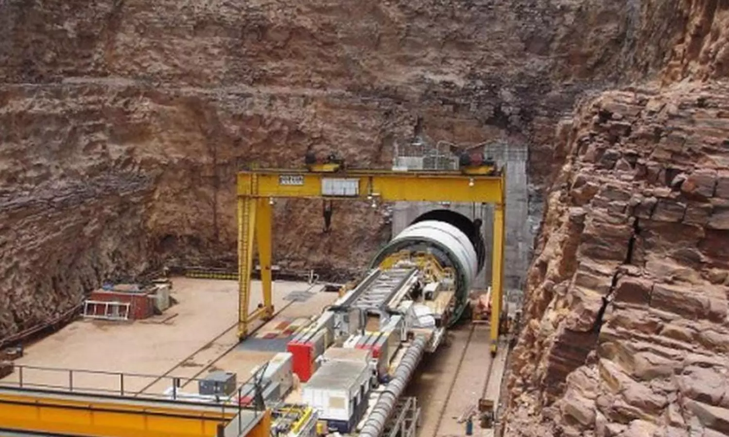 eight more people,  trapped, left canal tunnel, srisailam