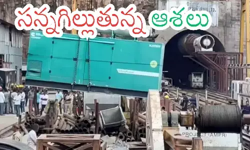 left canal tunnel, eight workers,  trapped, srisailam