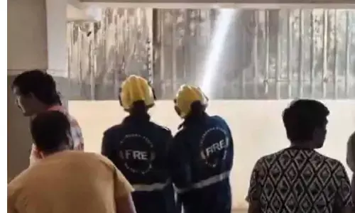 fire broke out,  building, narsingi, hyderabad