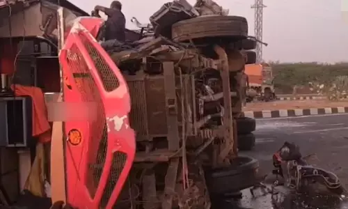 road accident,  three people died, bus, eluru distric