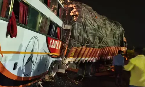 road accident,  two people died, adilabad,  telangana