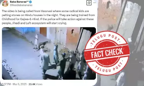 فیکٹ چیک: اترپردیش کے گاوں میں رات میں مسلم لڑکوں کا اسٹریٹ لائیٹ پر پتھراو کا ویڈیو فرقہ وارانہ دعوے کے ساتھ وائرل