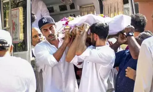 ఆయాన్ ముఖర్జీ తండ్రి అంత్యక్రియల్లో పాల్బేరర్‌గా రణ్‌బీర్ కపూర్