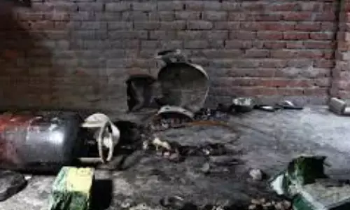 accident, gas cylinder exploded, . eight people died,  west bengal.