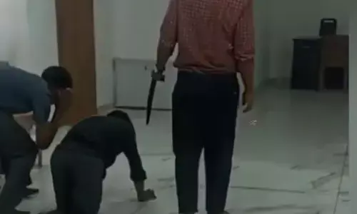 కుక్కల్లా మోకాళ్లపై నడిచేలా చేశారు.. ఎందుకో తెలుసా?