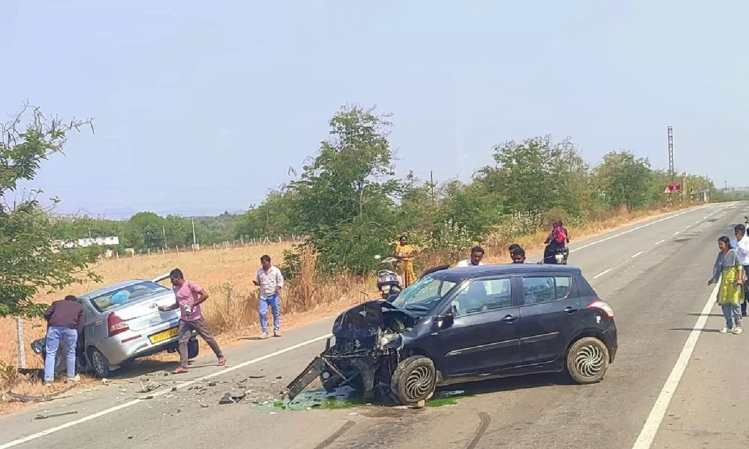 రోడ్డు ప్రమాదంలో డిప్యూటీ కలెక్టర్ కన్నుమూత