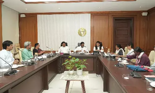 HCU faculty, civil groups meet Telangana ministers over Gachibowli land row; demand police withdrawal, case revokes