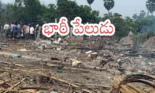 fire broke out, crackers, eight people died, anakapalle