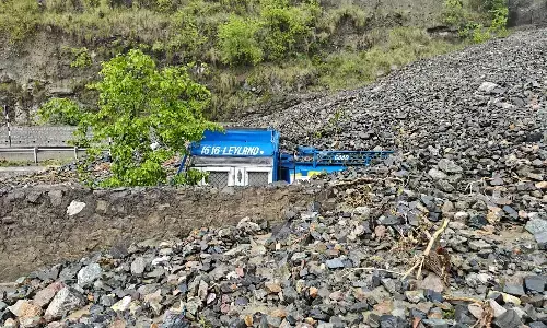 floods, landslides, trafic problem,  jammu and kashmir