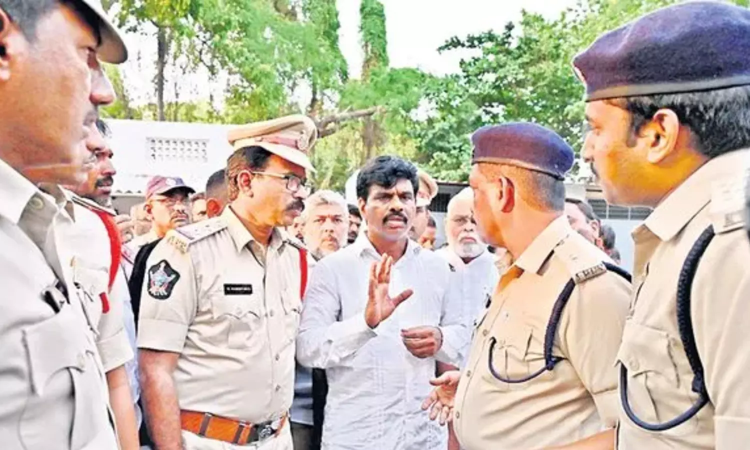 gorantla madhav, ex mp, hindupuram, police