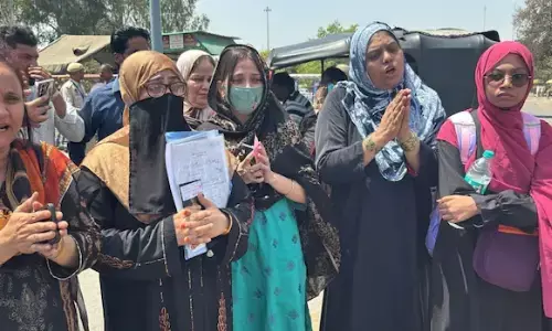 pakistanis, india,  visa cancellation, wagah border