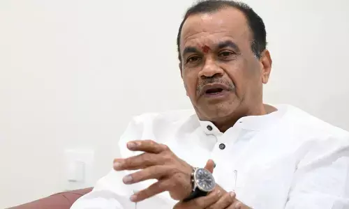 komatireddy venkata reddy, minister, hot comments,  kcr
