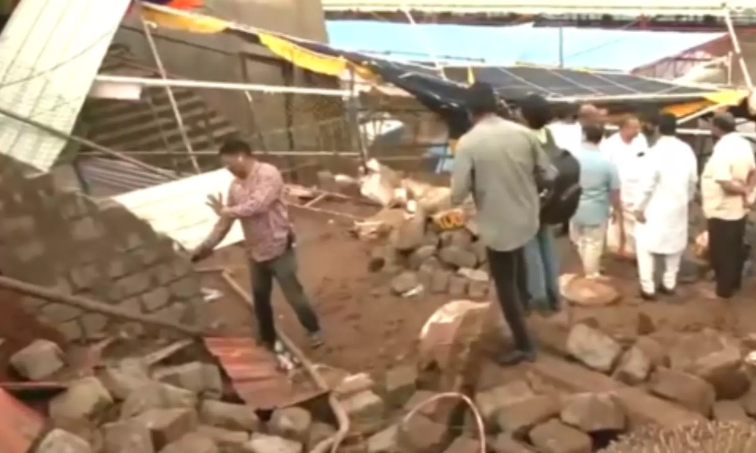 wall collapsed, eight people died, chandan festival,  simhachalam