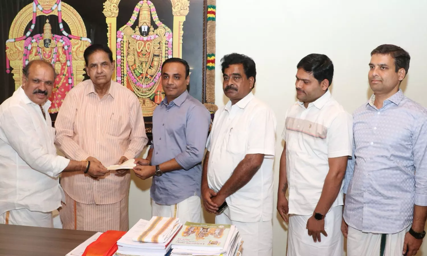 huge donation, tarigonda vengamamba annadana prasadam trust,, tirumala, bengaluru