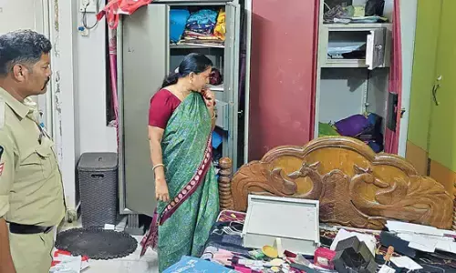 robbery,  jawahar., ex minister, kovvur