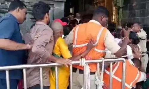 clash, between,  devotees,  tirumala queue lines