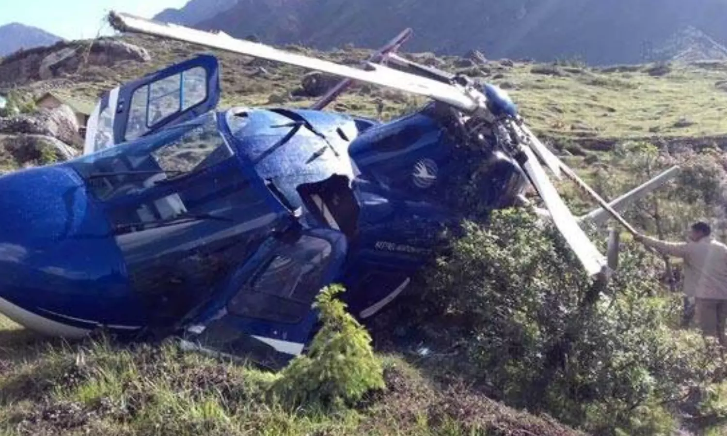 accident, helicopter crash, five pilgrims died, uttarakhand