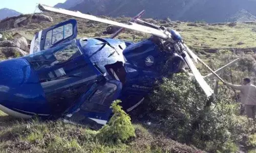 accident, helicopter crash, five pilgrims died, uttarakhand