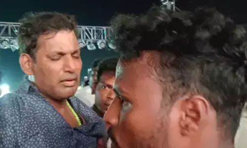 vishal, tamil film actor,  fainted, stage