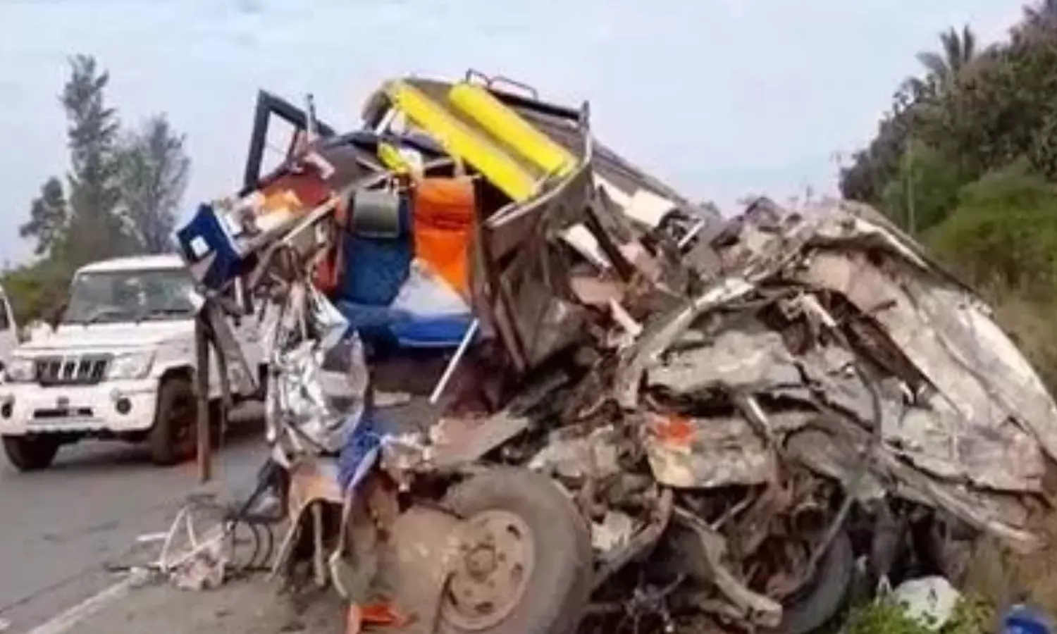 road accident, five people died, private vehicle,  tamil nadu