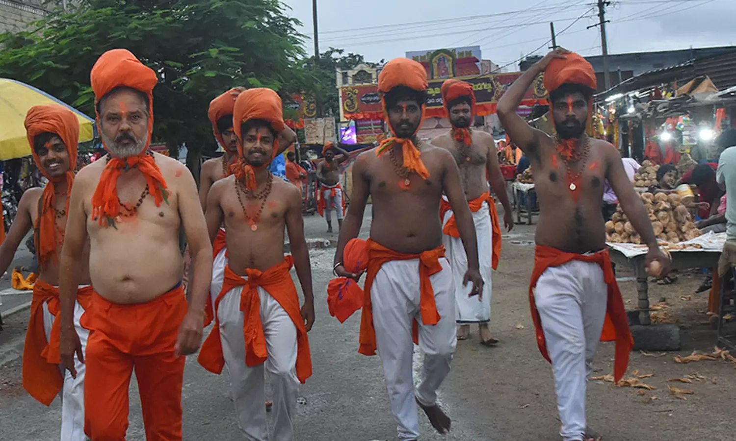 devotees, flocked, kondagattu anjaneyaswamy temple, telangana