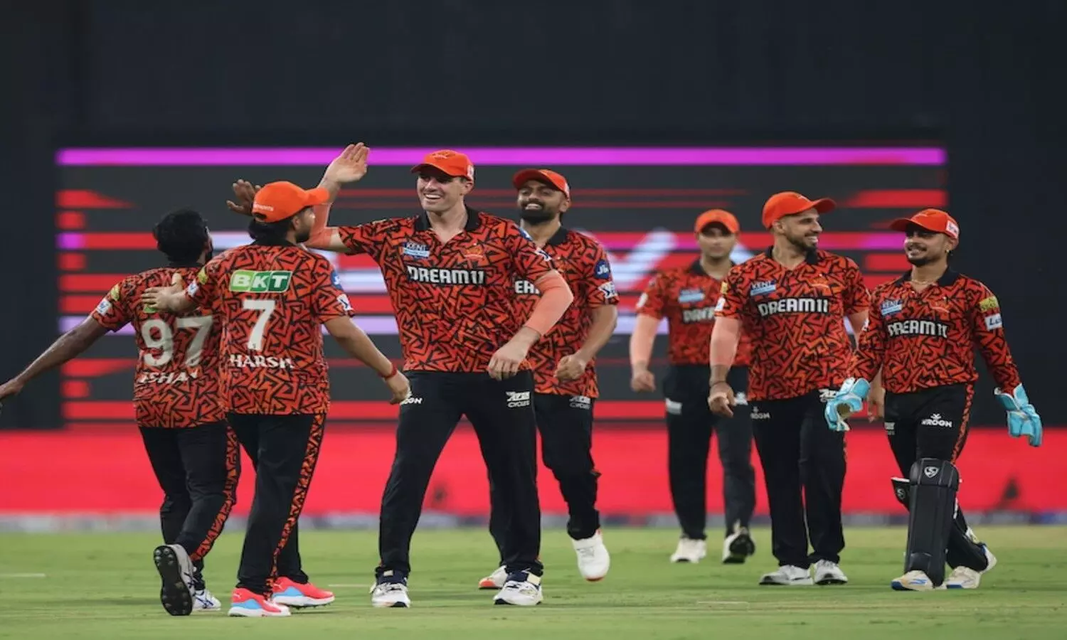 SRHvsRCB: అయ్యో ఆర్సీబీ.. ప్లే ఆఫ్స్ ముందు ఏంటో ఇలా!!