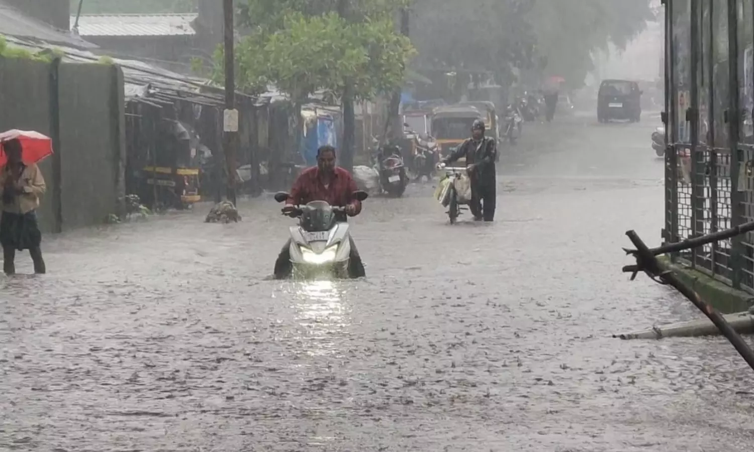 Mumbai : ముంబయికి హై అలెర్ట్.. తమిళనాడులోనూ భారీ వర్షాలు