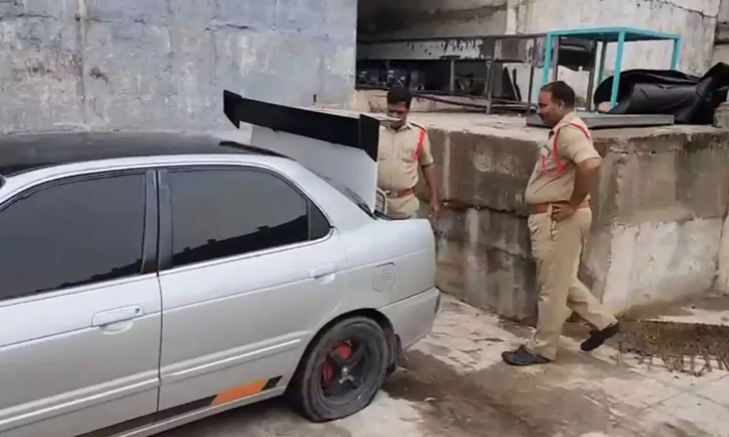 యాదగిరిగుట్టలో చింతపండు దొంగలు.. అడ్డంగా దొరికారు