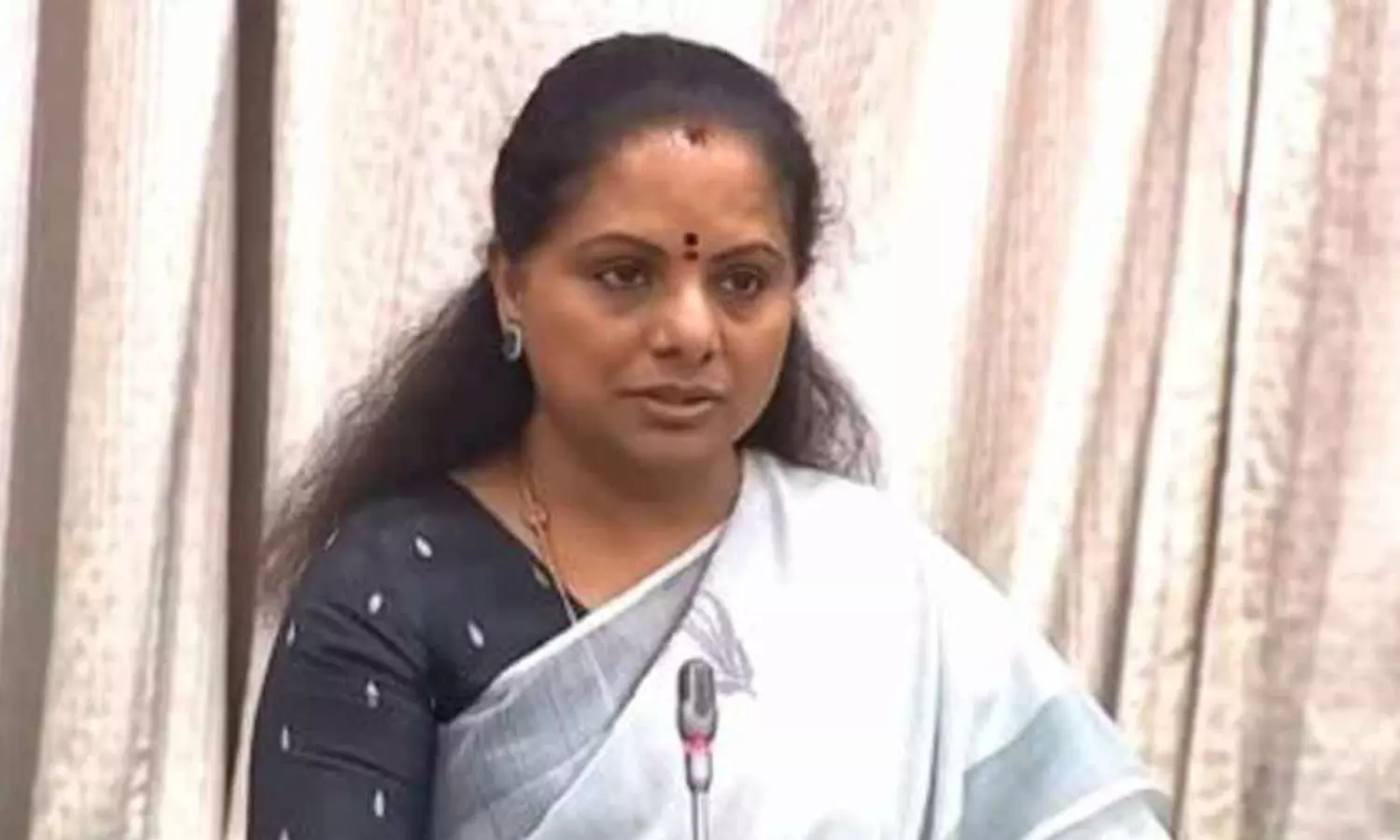 kalvakuntla kavitha, brs mlc ,warned, congress
