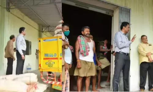 హమాలీలతో భేటీ అయిన కలెక్టర్ – భుజంపై చేయి వేసి ధైర్యం చెప్పిన వైనం