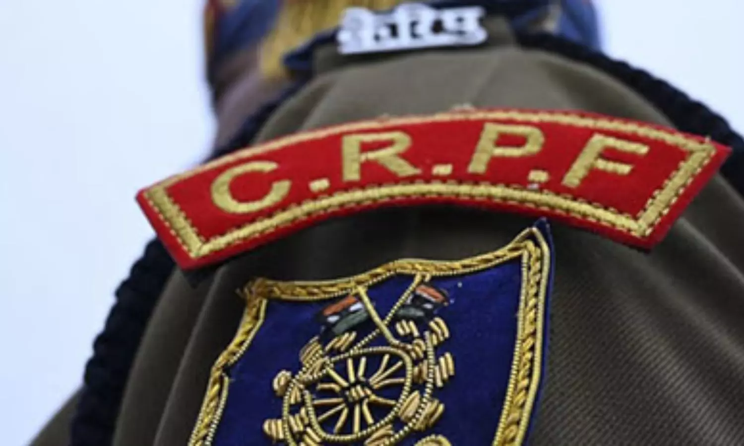 జర్నలిస్ట్ అంటూ పరిచయం చేసుకున్న మహిళ.. సీక్రెట్స్ లీక్‌ చేసిన సీఆర్‌పీఎఫ్‌ ఏఎస్‌ఐ