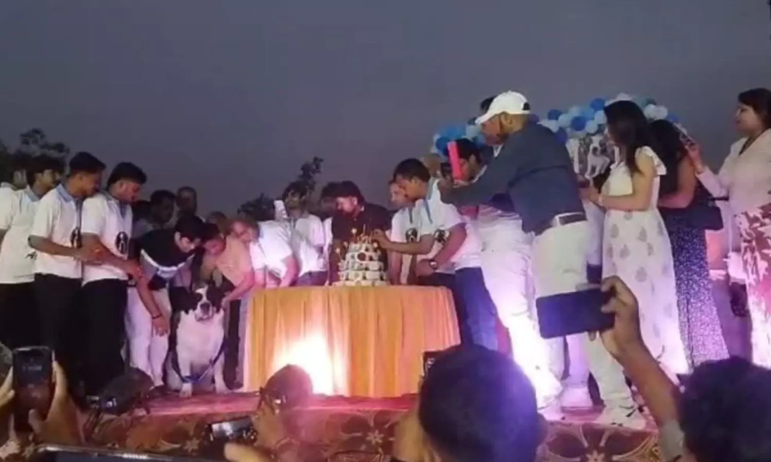 కుక్క పుట్టినరోజుకు 10 రాష్ట్రాల అతిథులు వచ్చారు!!