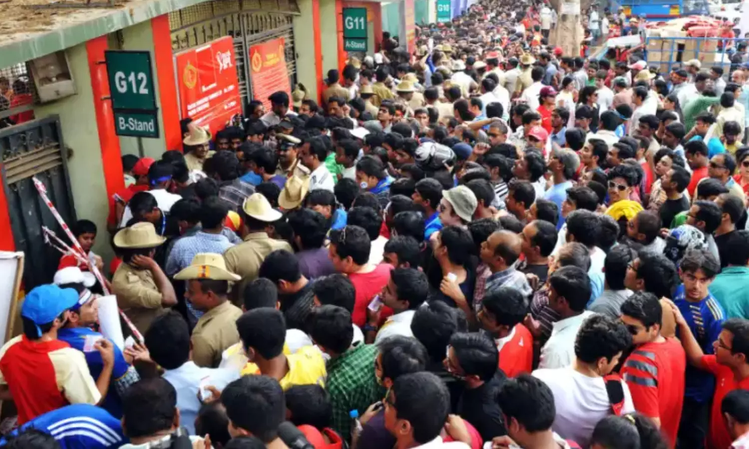 stampede, RCB, chinna swamy stadium, bengaluru