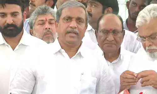 sajjala ramakrishna reddy, notices,  womens commission,  andhra pradesh