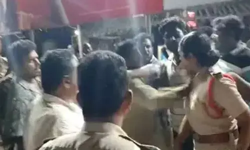 ఖమ్మం జిల్లాలో విధి నిర్వహణలో ఉన్న మహిళా ఎస్ఐపై దాడి